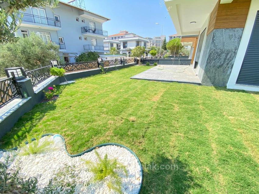 Seferihisar Camikebir De Mustakil Bahçeli Ultra Lükx Satılık 3+1 Villa