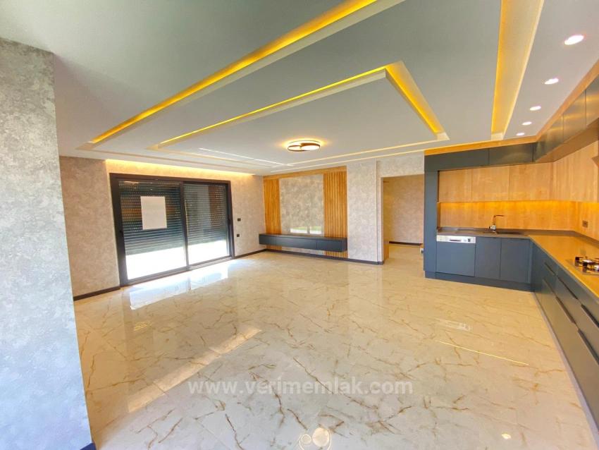 Seferihisar Camikebir De Mustakil Bahçeli Ultra Lükx Satılık 3+1 Villa