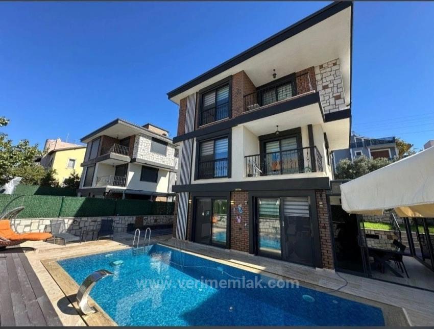Seferihisar Akarcade Geniş Bahçeli Mustakil Havuzlu Lüx Satılık 4+1 Villa