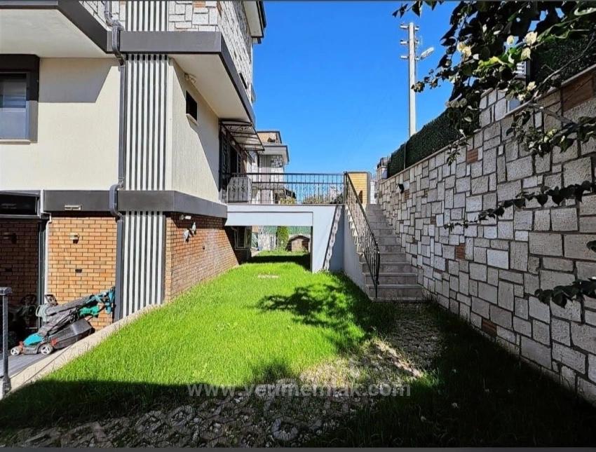 Seferihisar Akarcade Geniş Bahçeli Mustakil Havuzlu Lüx Satılık 4+1 Villa