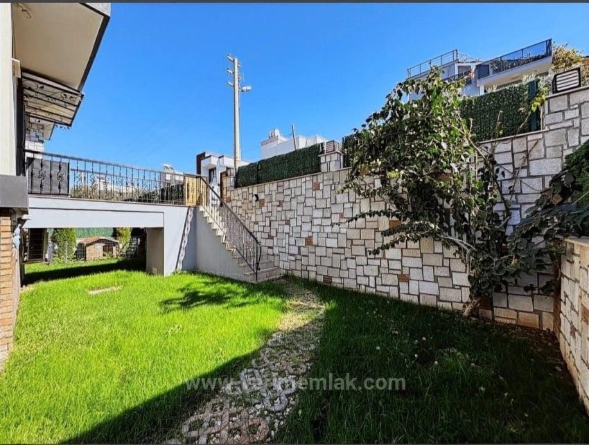 Seferihisar Akarcade Geniş Bahçeli Mustakil Havuzlu Lüx Satılık 4+1 Villa