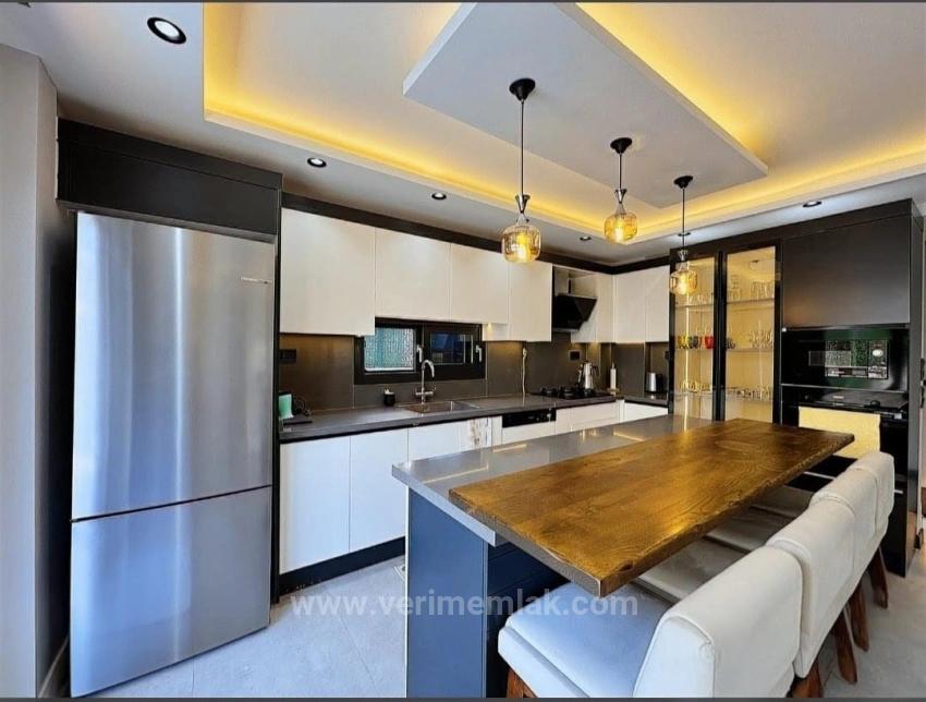 Seferihisar Akarcade Geniş Bahçeli Mustakil Havuzlu Lüx Satılık 4+1 Villa