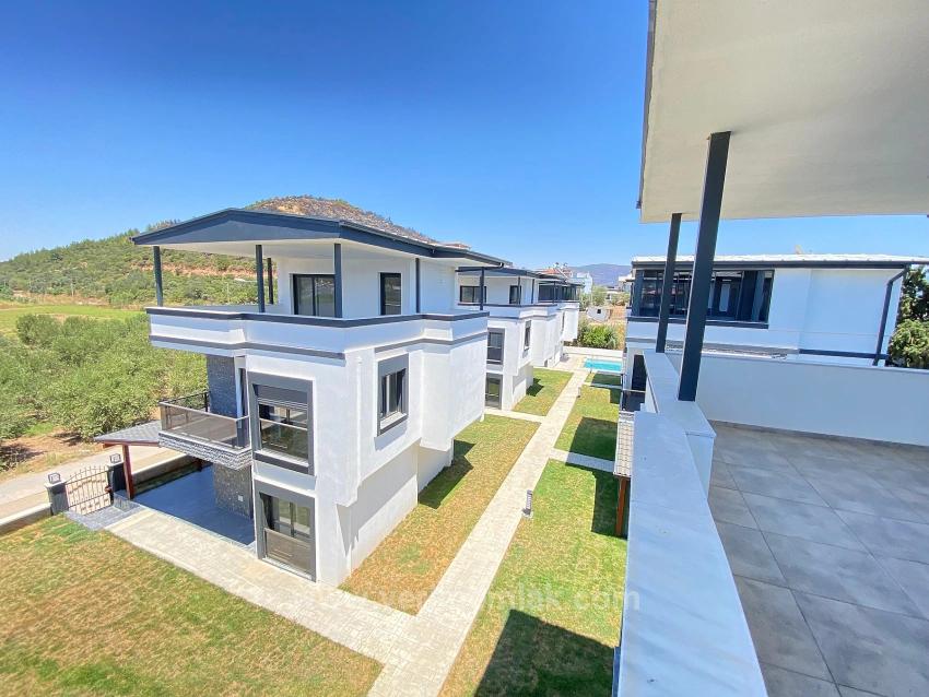 Doğanbey De Tek Mustakil Havuzlu Geniş Bahçeli Satılık 3+1 Villa