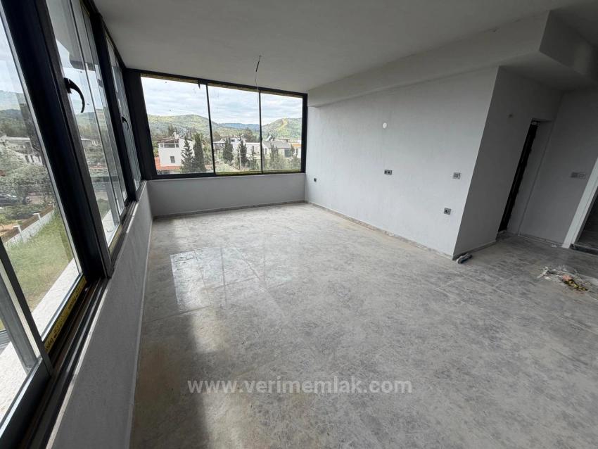 Seferihisar Cumhuriyet'te Denize 750M Mesafede, Müstakil Havuzlu Lüks 3+1 Villa!
