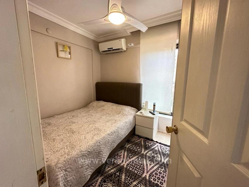 Ürkmez De Denize Tarafında Mustakil Geniş Bahçeli Satılık 5+1 Villa