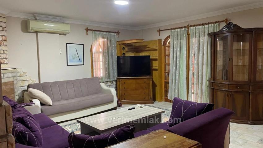 Seferihisar Cumhuriyet'te Denize Sıfır Sitede Havuzlu & Güvenlikli Lüks 3+1 Villa