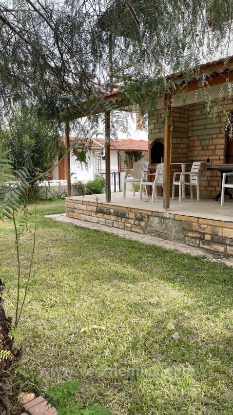 Seferihisar Cumhuriyet'te Denize Sıfır Sitede Havuzlu & Güvenlikli Lüks 3+1 Villa