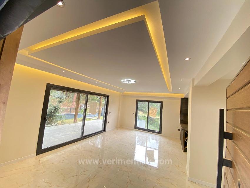 Menderes Çukuraltı Mahallesi’nin Modern Lüks: Full Deniz Manzaralı, Satılık 3+1 Villa