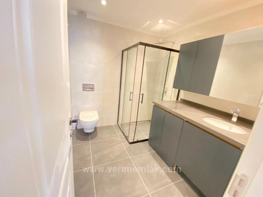 Menderes Çukuraltı Mahallesi’nin Modern Lüks: Full Deniz Manzaralı, Satılık 3+1 Villa