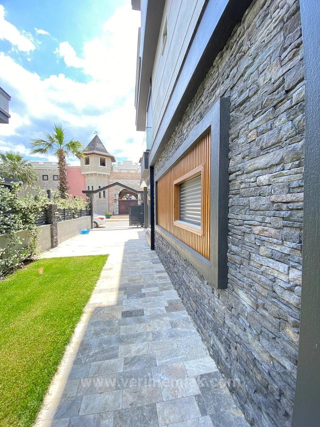 Gümüldür De Deniz Tarafında Yerden Isıtma Lüx Satılık 4+1 Villa