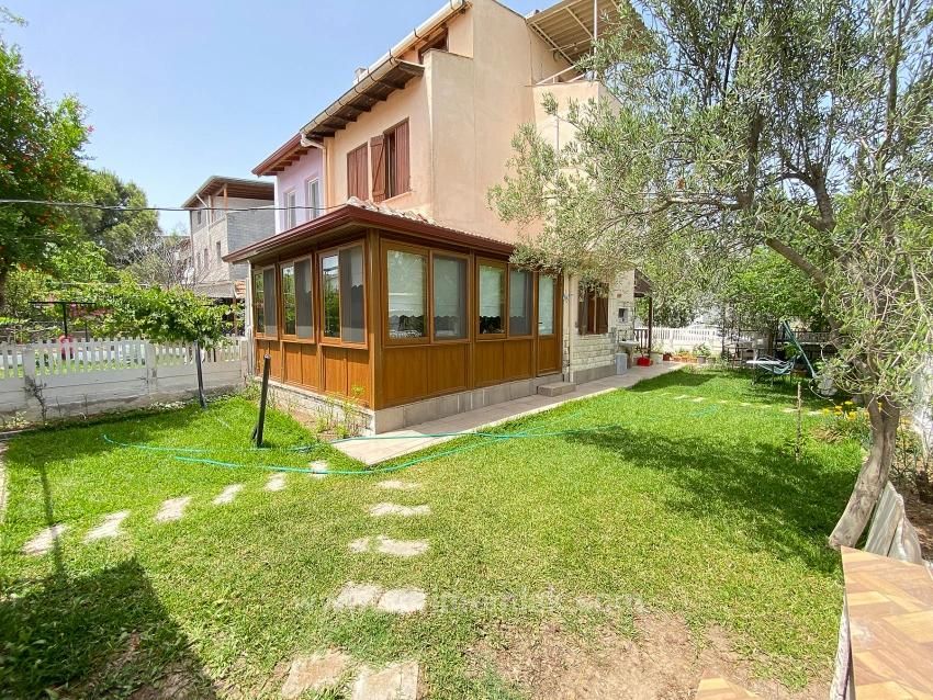 Seferihisar.şenköy Sitesi'nde Sıfır.tadilatlı,Köşe Parsel Müstakil Satılık 3+1 Villa