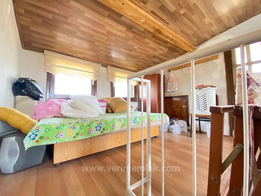 Seferihisar.şenköy Sitesi'nde Sıfır.tadilatlı,Köşe Parsel Müstakil Satılık 3+1 Villa