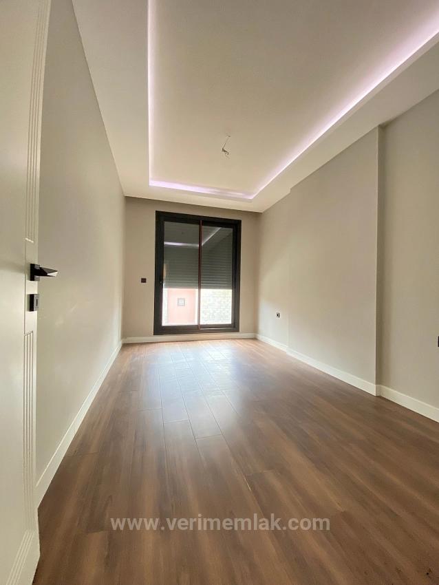 Gümüldürde Yüzme Havuzu Yerden Isıtma Lüx Satılık 4+1 Villa