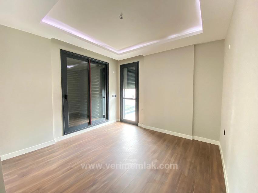 Gümüldürde Yüzme Havuzu Yerden Isıtma Lüx Satılık 4+1 Villa