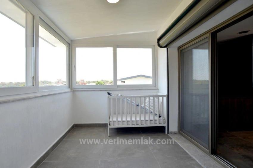 Gümüldürde Tek Müstakil Geniş Bahçelive Otoparklı Havuzlu 3+1 Lüx Villa
