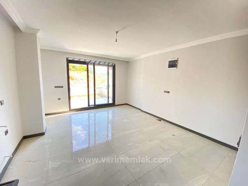 Seferihisar Payamlı’da Teras Keyfi Ve Deniz Esintisi: Satılık Masrafsız 3+1 Köşe Villa