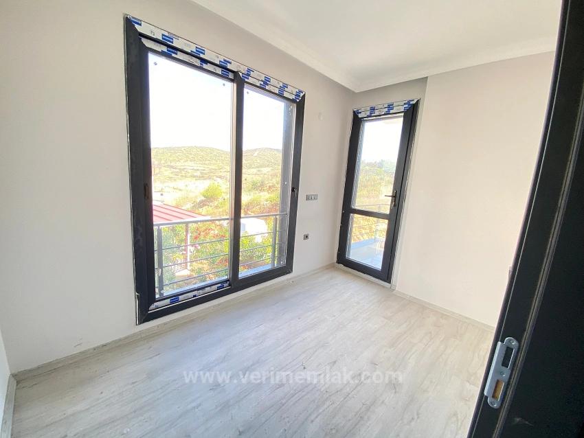 Seferihisar Payamlı’da Teras Keyfi Ve Deniz Esintisi: Satılık Masrafsız 3+1 Köşe Villa