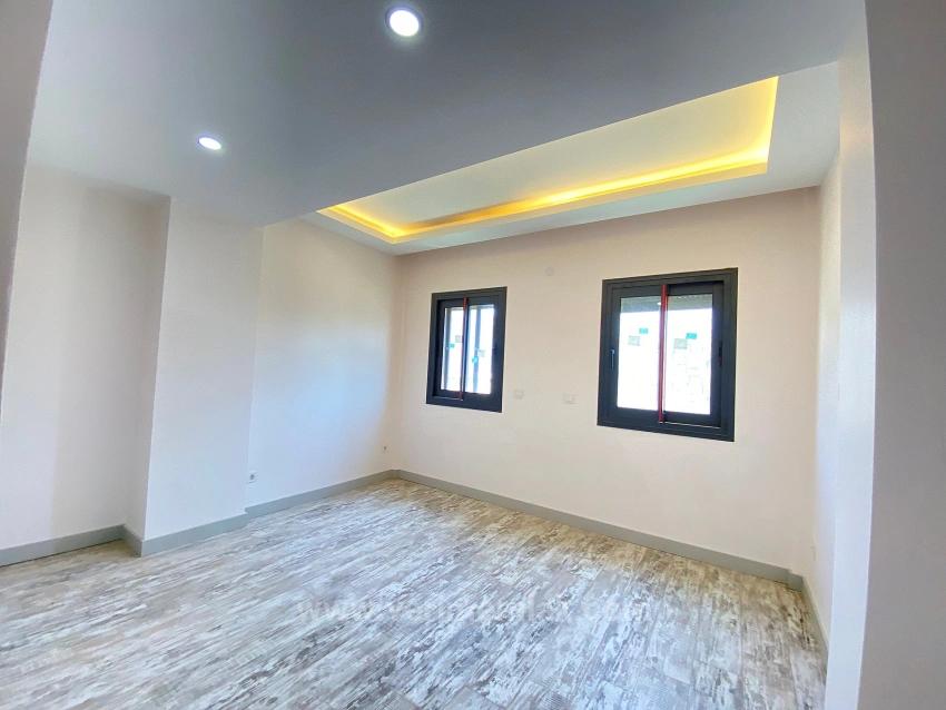 Seferihisarda Yüzme Havuzu Yerden Isıtma Lüx Satılık 4+1 Villa