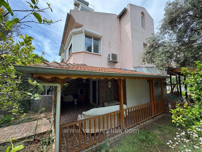 Seferihisar'cumhuriyet Mah.'de Masrafsız, Geniş Bahçeli 3+1 Müstakil Villa