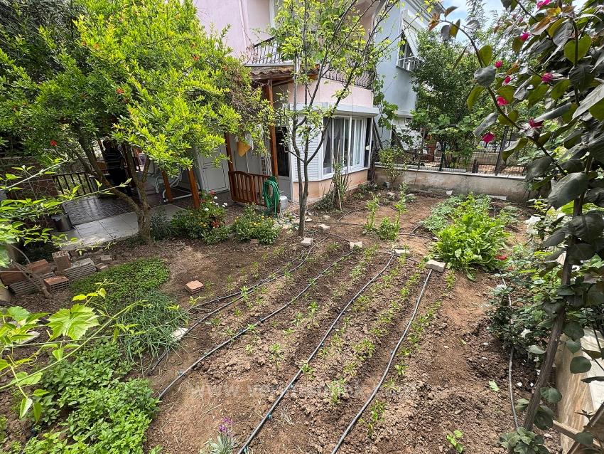 Seferihisar'cumhuriyet Mah.'de Masrafsız, Geniş Bahçeli 3+1 Müstakil Villa