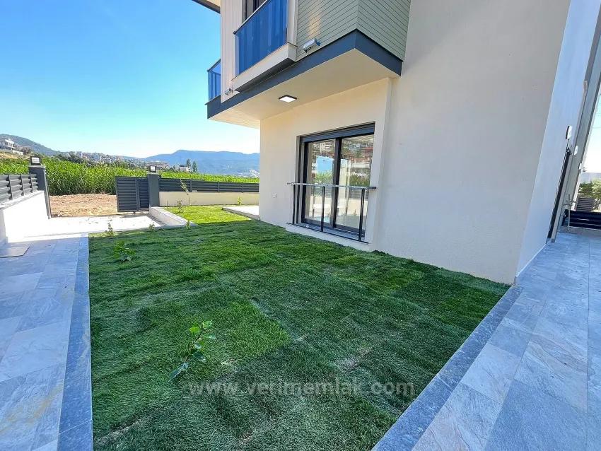 Menderes Gümüldür'de Denize 400M Geniş Bahçeli Lüks 3+1 Müstakil Villa