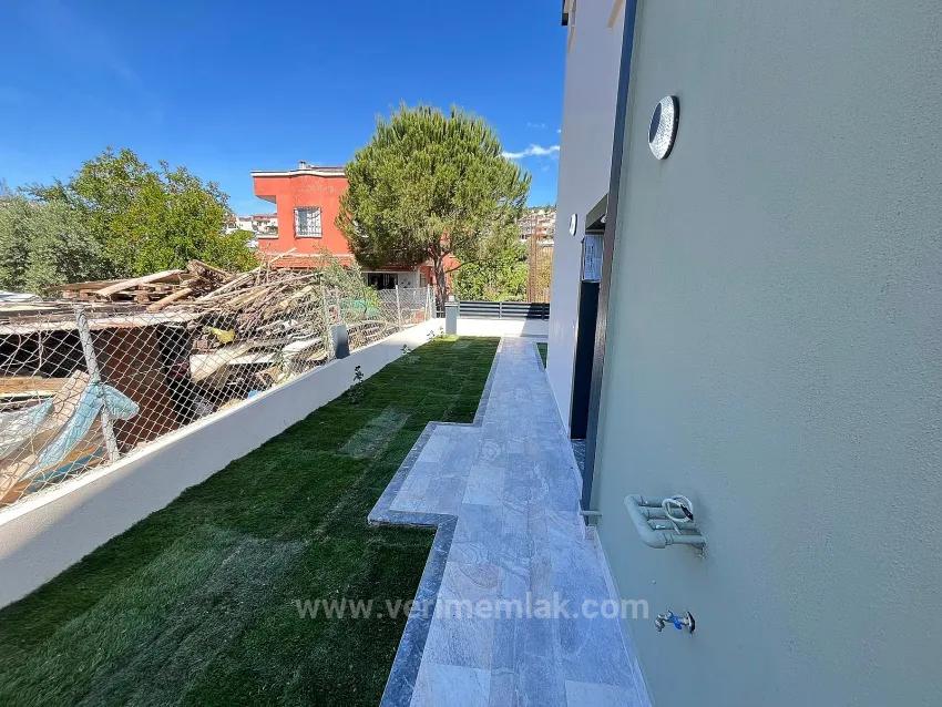 Menderes Gümüldür'de Denize 400M Geniş Bahçeli Lüks 3+1 Müstakil Villa