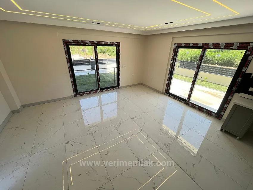 Menderes Gümüldür'de Denize 400M Geniş Bahçeli Lüks 3+1 Müstakil Villa
