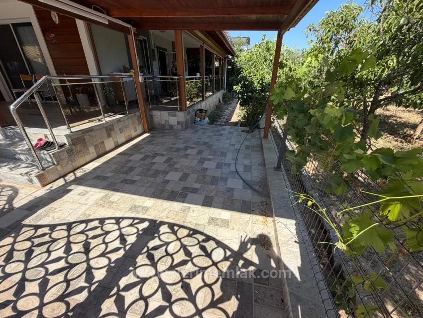 Seferihisar Cumhuriyet'te Denize 650M, 4+1 Geniş Bahçeli Lüks Satılık Villa!