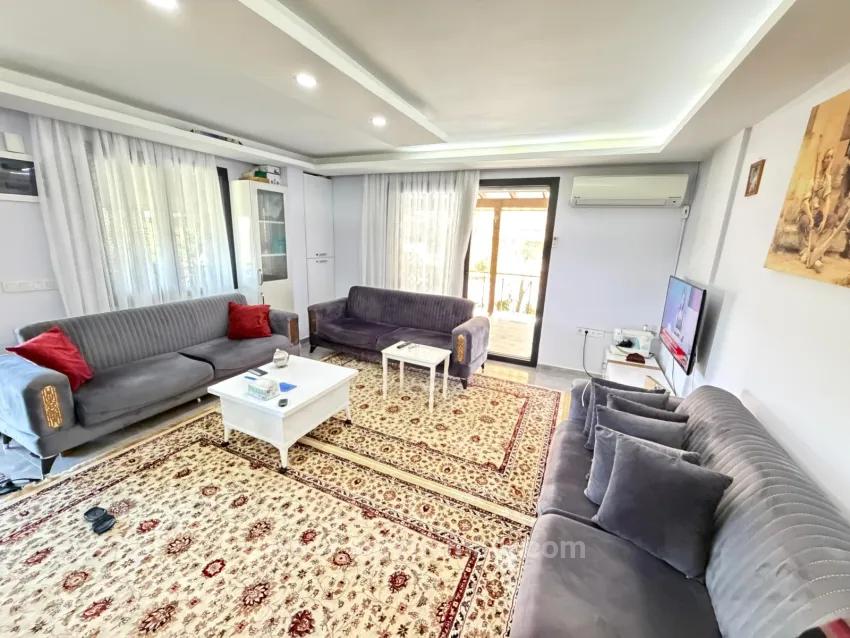 Seferihisar Cumhuriyet'te Denize 650M, 4+1 Geniş Bahçeli Lüks Satılık Villa!