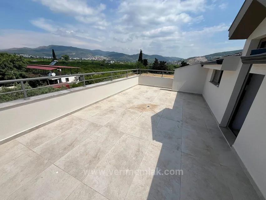 İzmir/Menderes/Gümüldür'de Denize 300M Geniş Bahçeli 4+1 Lüks Villa