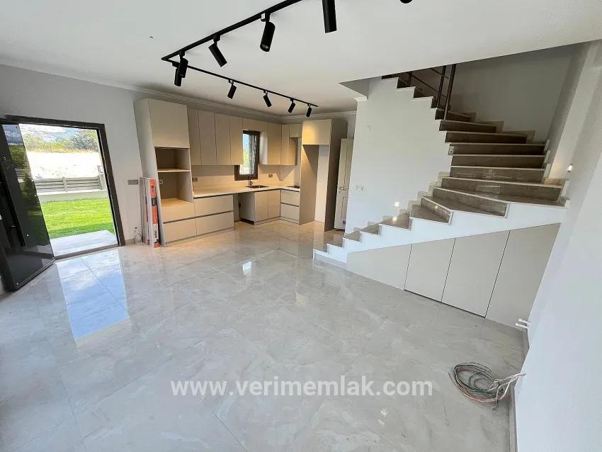 Menderes Gümüldür Gümüldür Atatürk Mah. Satılık 4+1 Villa - 250 m²
