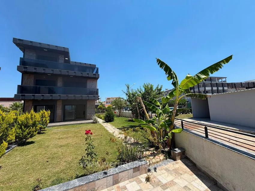 İzmir/Gümüldür'de Denize Sıfır Tek Müstakil Havuzlu Ultra Lüx Villa