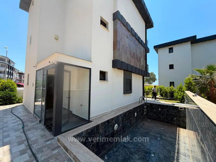 İzmir/Gümüldür'de Denize Sıfır Tek Müstakil Havuzlu Ultra Lüx Villa