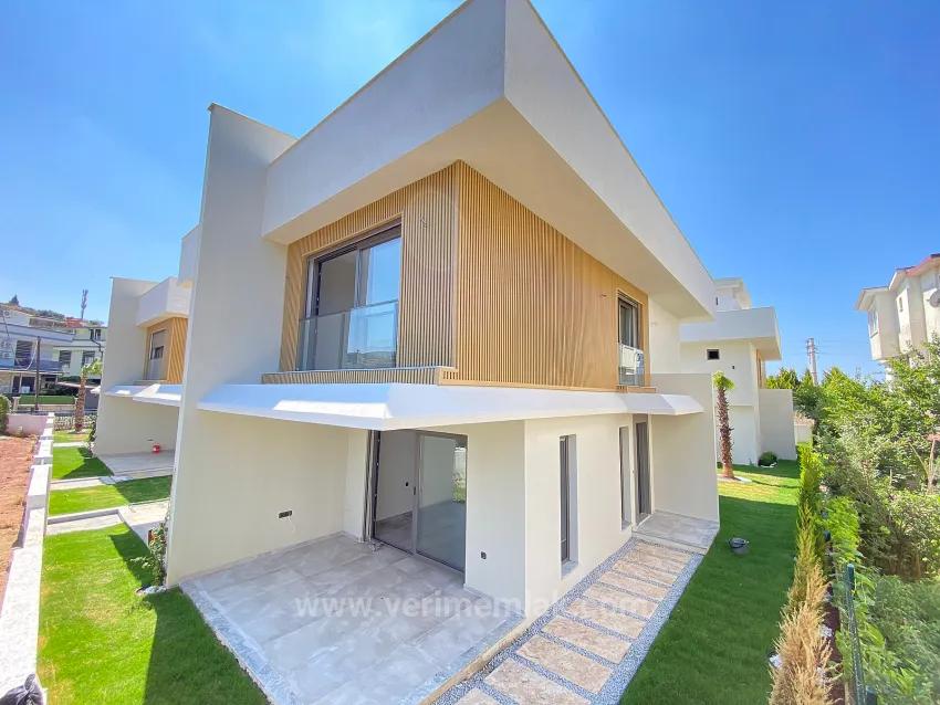 Seferihisar Ürkmez Mersin Alanı Mah. Satılık 3+1 Villa - 180 m²