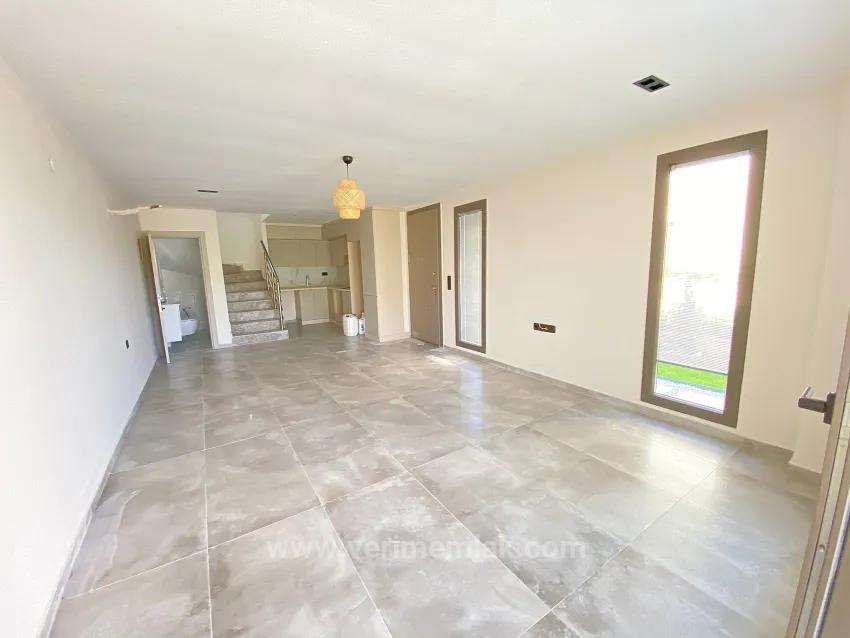 Seferihisar Mersin Alanı Denize 350 M, Havuzlu Ve Yerden Isıtmalı Lüks Köşe Villa