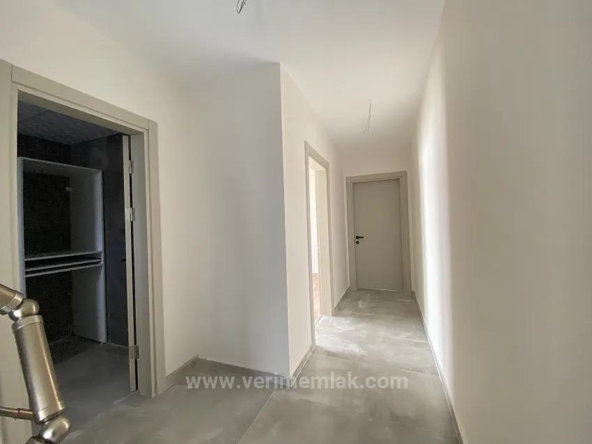 Seferihisar Mersin Alanı Denize 350 M, Havuzlu Ve Yerden Isıtmalı Lüks Köşe Villa