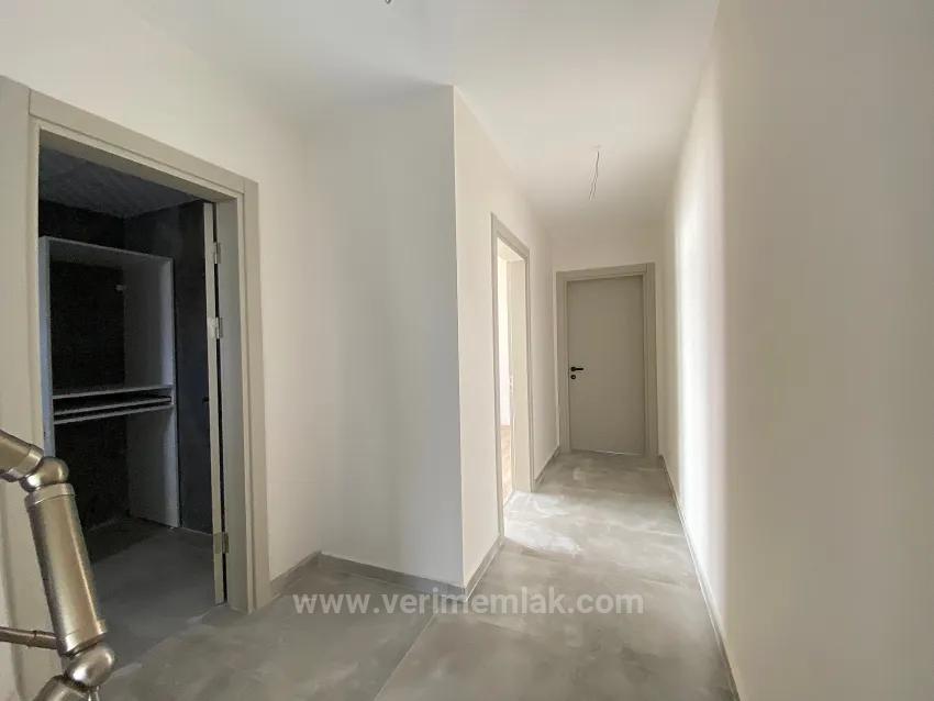 Seferihisar Mersin Alanı Denize 350 M, Havuzlu Ve Yerden Isıtmalı Lüks Köşe Villa