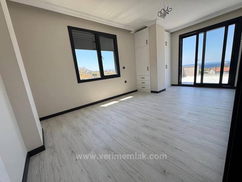 Seferihisar Atatürk Mahallesi Panoramik Deniz Manzaralı Sıfır Satılık 3+1 Villa