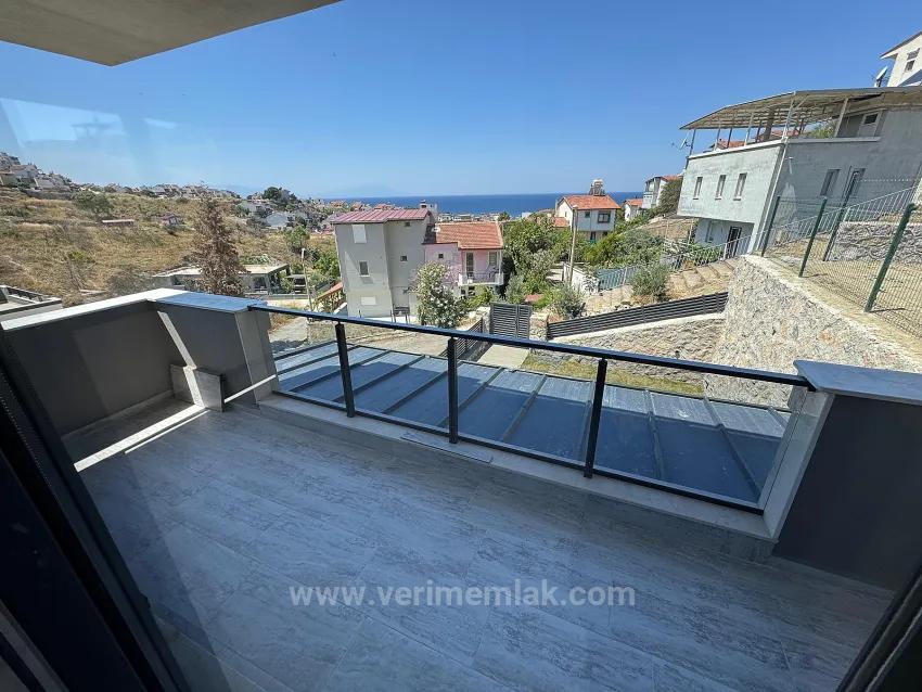 Seferihisar Atatürk Mahallesi Panoramik Deniz Manzaralı Sıfır Satılık 3+1 Villa