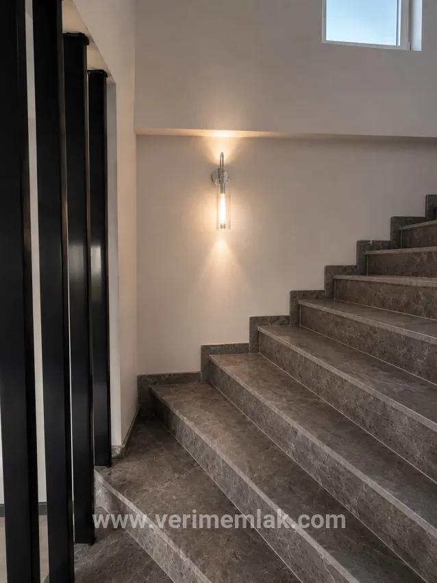 Seferihisar Doğanbey Atatürk Mah. Satılık 3+1 Villa - 190 m²