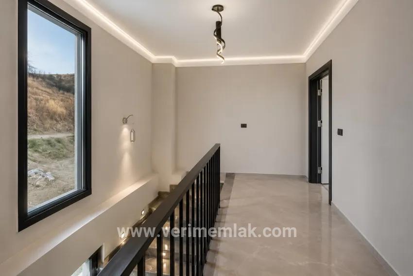 Seferihisar Doğanbey Atatürk Mah. Satılık 3+1 Villa - 190 m²