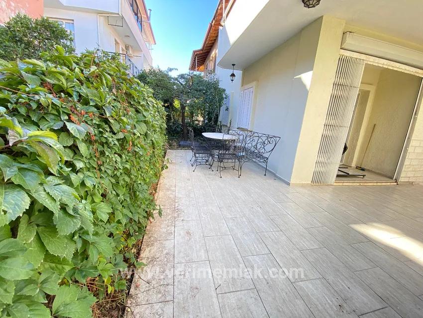 Seferihisar Mersin Alanı'nda denize 50m! Sıfır tadilatlı, eşsiz satılık 3+1 villa