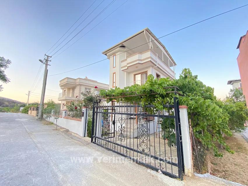 Seferihisar Doğanbey Atatürk Mah. Satılık 4+1 Villa - 316 m²