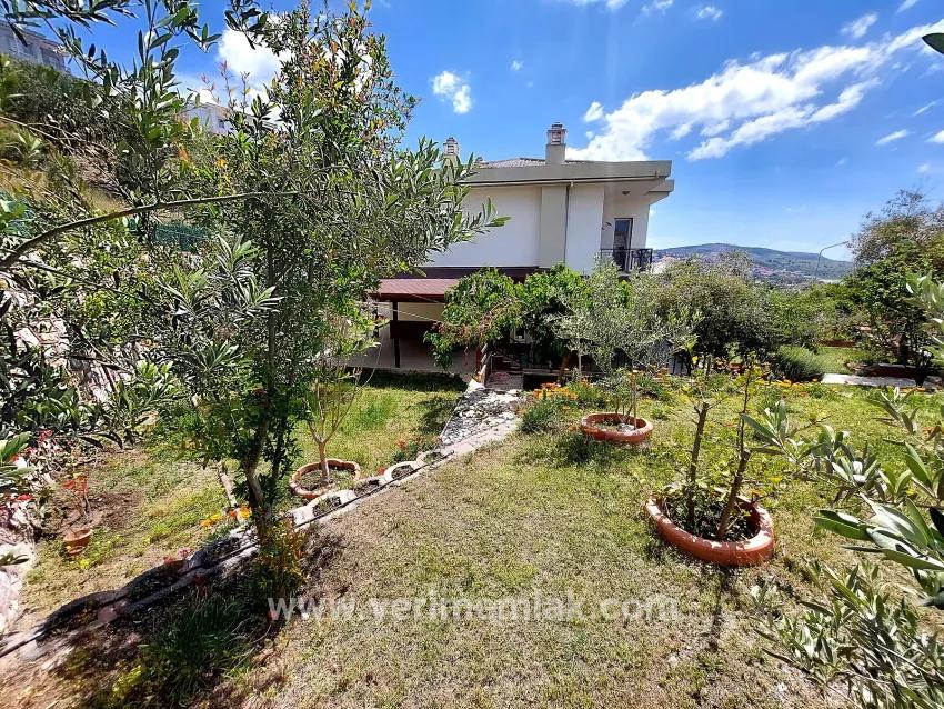 Seferihisar Doğanbey Atatürk Mah. Satılık 4+1 Villa - 185 m²