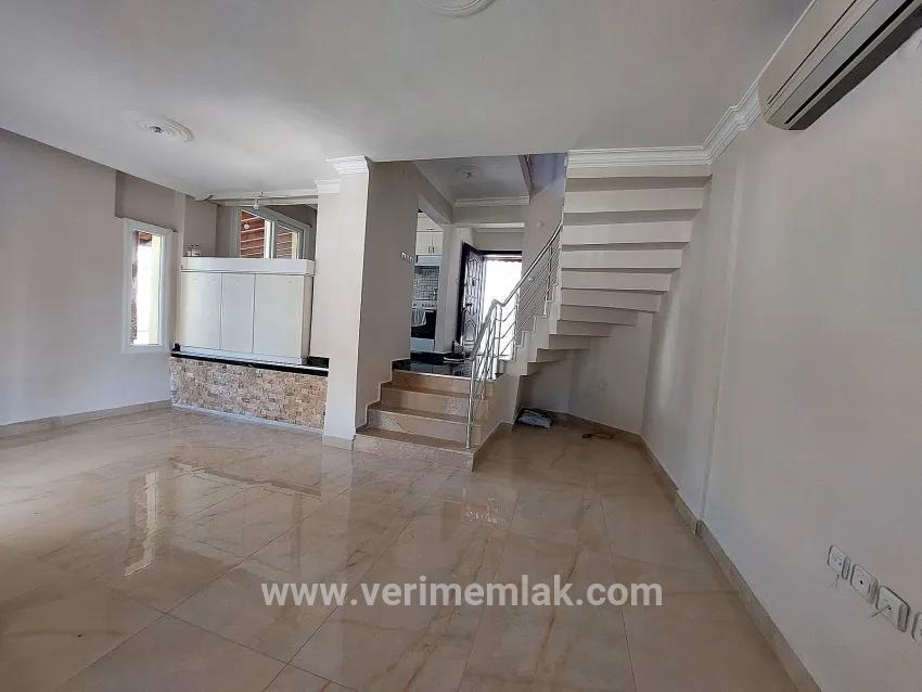 İzmir Seferihisar Doğanbey denize sıfır site'de bahçeli satılık 4+1 yazlık –