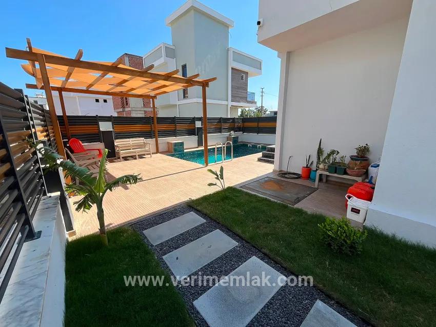 Seferihisar Doğanbey Cumhuriyet Mah. Satılık 3+1 Villa - 180 m²