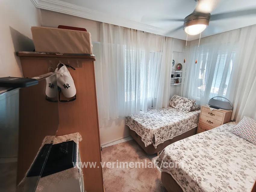 Gümüldür Sahilde 1+1 50 m2 eşyalı uygun fiyata satılık daire