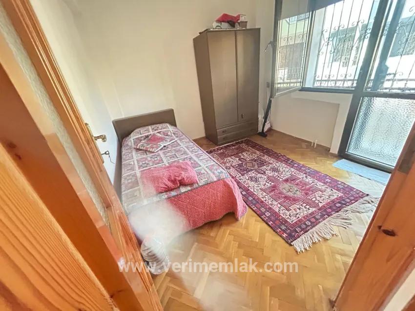 Gümüldür'de denize 100m site İçerisinde geniş bahçeli satılık 4+1 villa