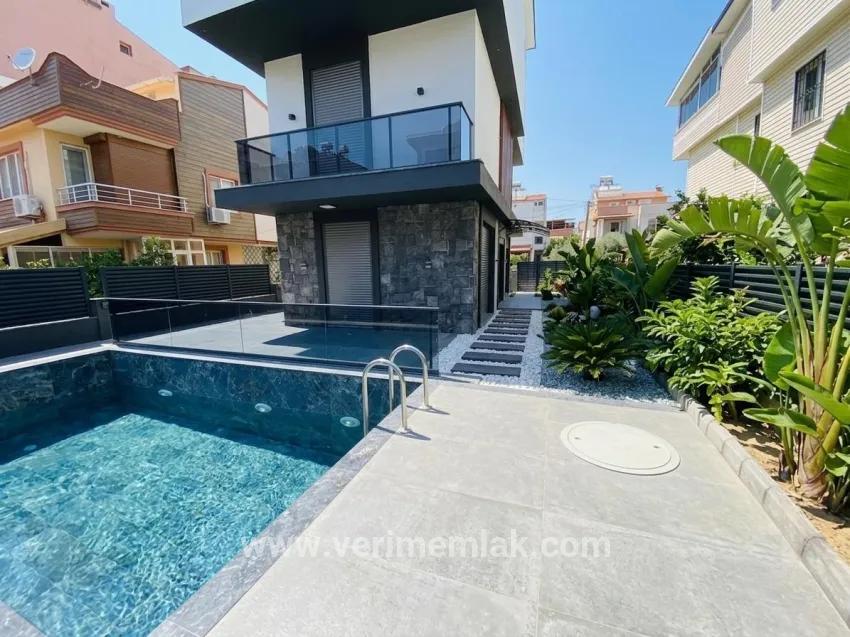 Menderes Gümüldür Gümüldür Fevzi Çakmak Mah. Satılık 3+1 Villa - 215 m²