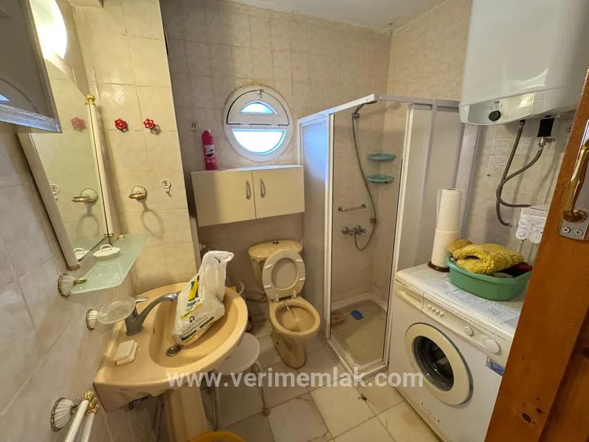 Seferihisar Cumhuriyet Mah.'de denize 750m havuzlu, meyve bahçeli satılık 4+1 Villa